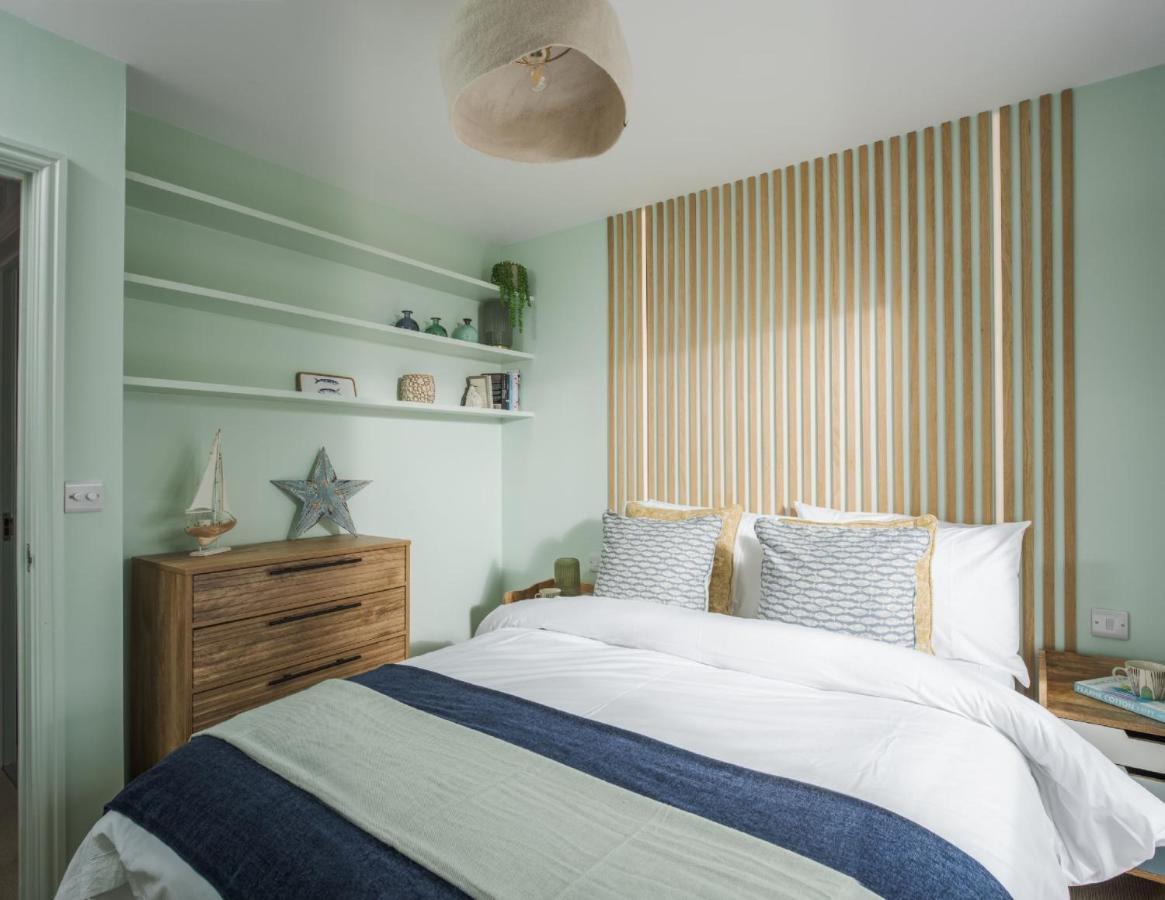 Tradewinds Villa Camber Bagian luar foto