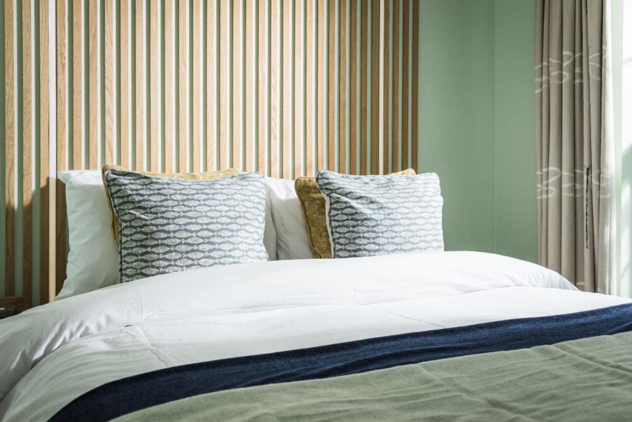 Tradewinds Villa Camber Bagian luar foto