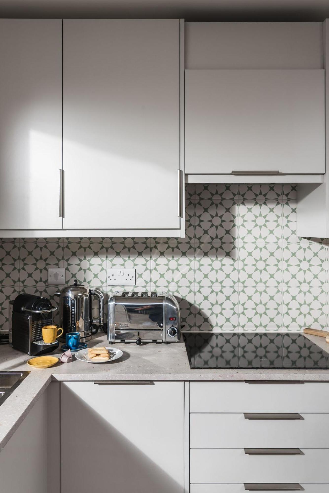 Tradewinds Villa Camber Bagian luar foto