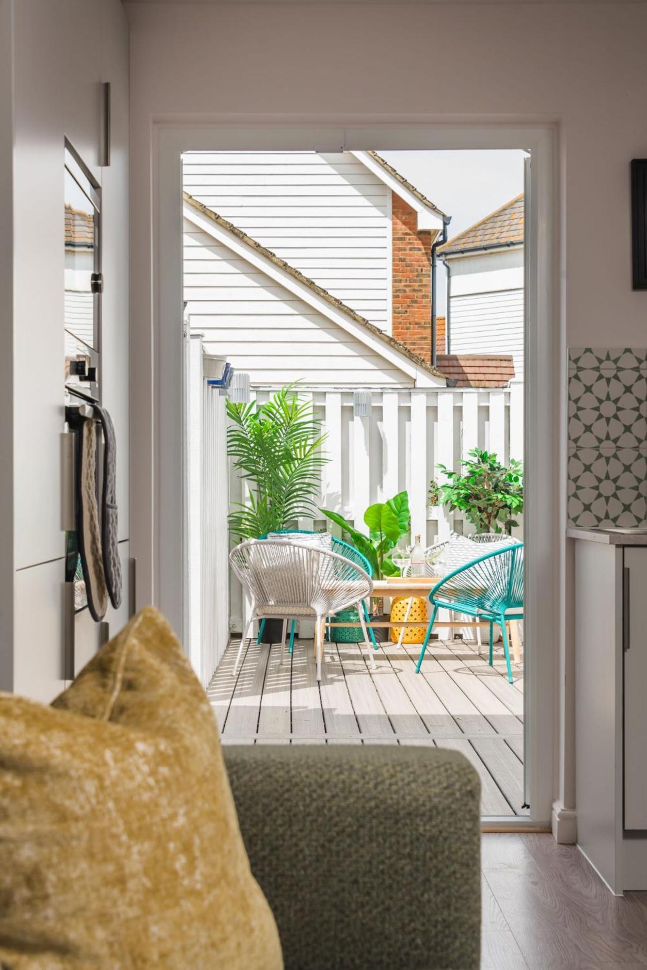 Tradewinds Villa Camber Bagian luar foto